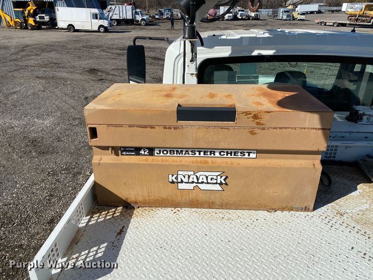 image for item JW9176 2009 International SX525  digger derrick truck