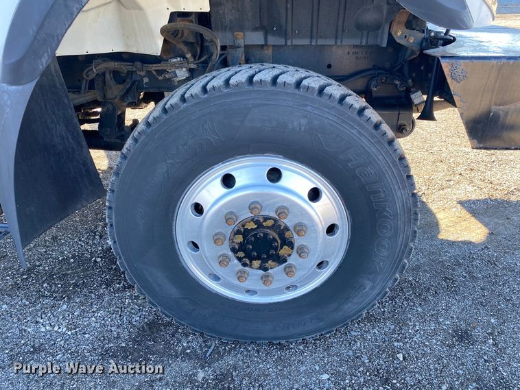 image for item JW9176 2009 International SX525  digger derrick truck