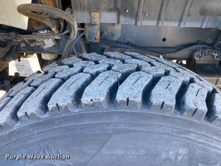 image for item JW9176 2009 International SX525  digger derrick truck