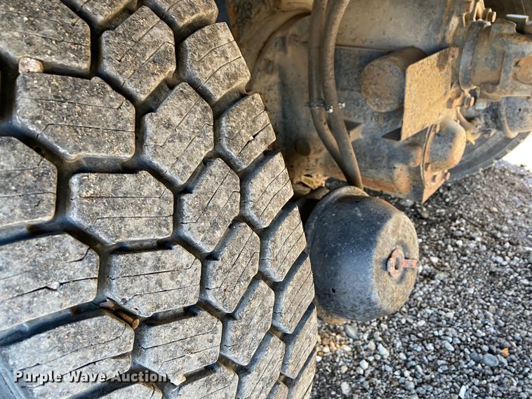 image for item JW9176 2009 International SX525  digger derrick truck