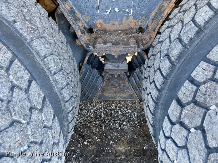 image for item JW9176 2009 International SX525  digger derrick truck