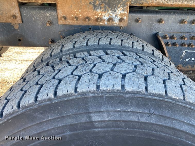 image for item JW9176 2009 International SX525  digger derrick truck