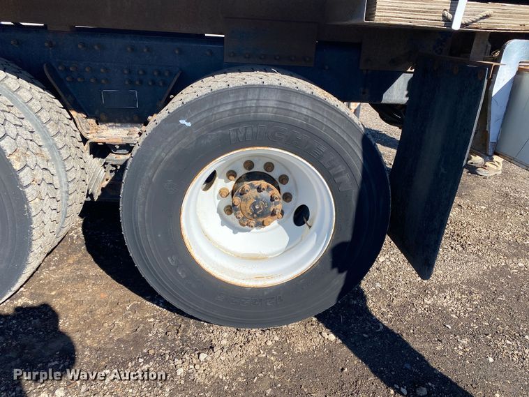 image for item JW9176 2009 International SX525  digger derrick truck