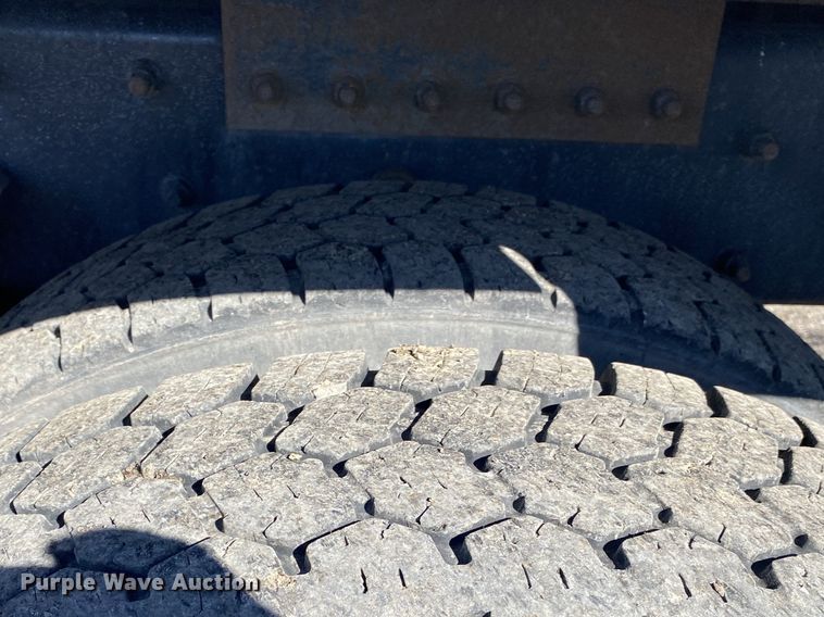 image for item JW9176 2009 International SX525  digger derrick truck