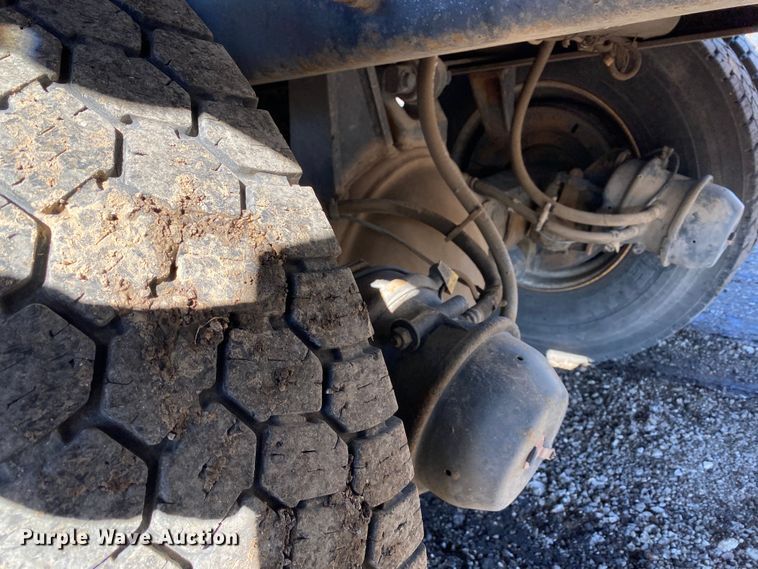 image for item JW9176 2009 International SX525  digger derrick truck