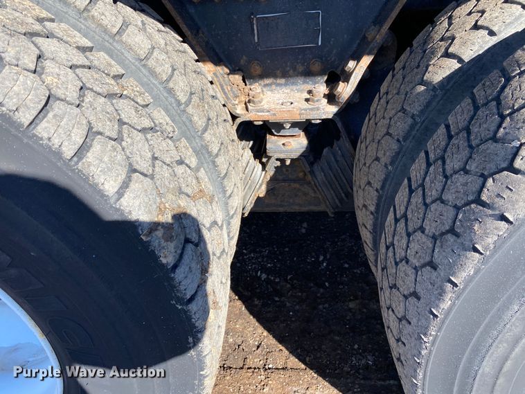 image for item JW9176 2009 International SX525  digger derrick truck