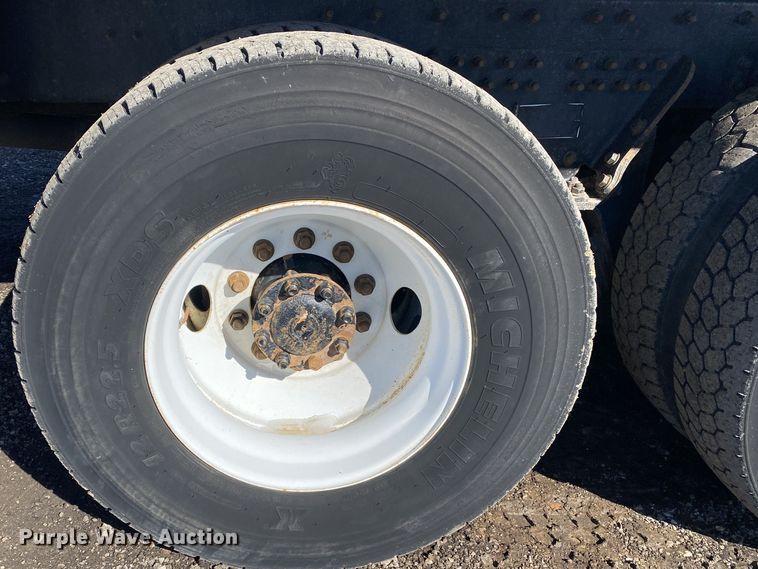 image for item JW9176 2009 International SX525  digger derrick truck