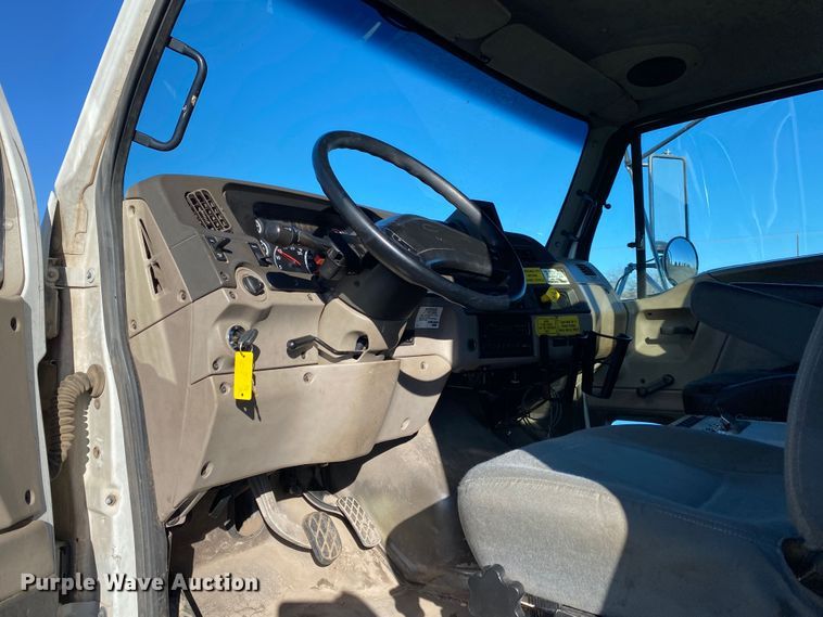 image for item JW9181 2005 Sterling Actera  utility / service truck