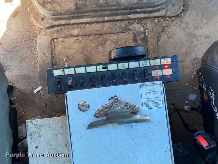 image for item JW9181 2005 Sterling Actera  utility / service truck