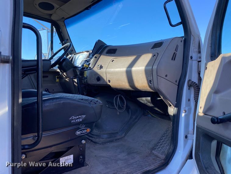 image for item JW9181 2005 Sterling Actera  utility / service truck