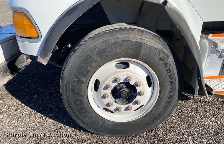 image for item JW9181 2005 Sterling Actera  utility / service truck