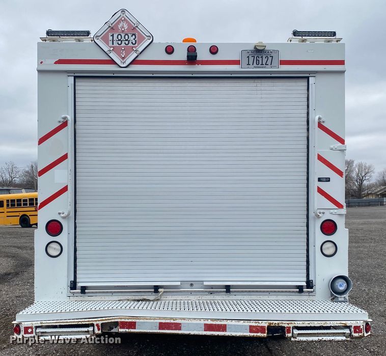 image for item JW9268 2013 Freightliner 114SD  fuel / lube truck