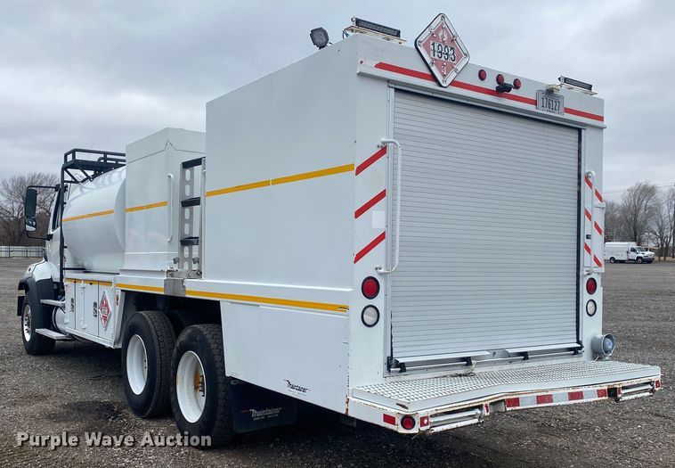 image for item JW9268 2013 Freightliner 114SD  fuel / lube truck