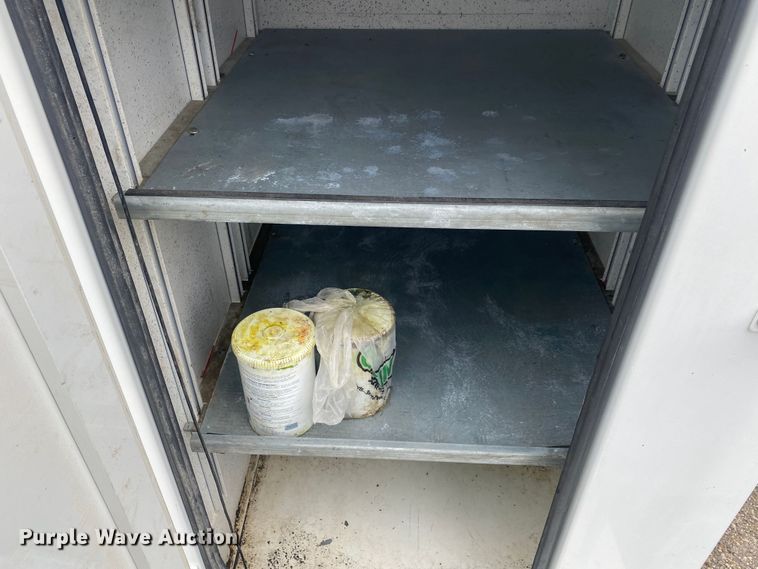 image for item JW9268 2013 Freightliner 114SD  fuel / lube truck