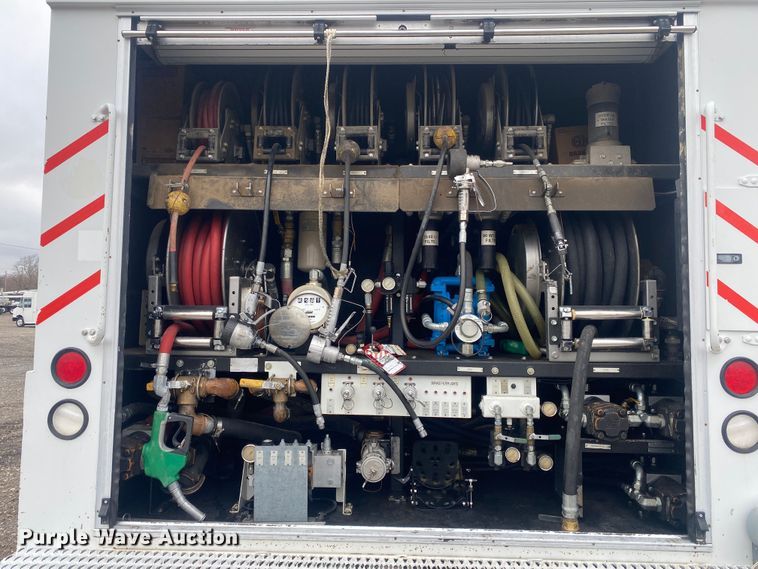 image for item JW9268 2013 Freightliner 114SD  fuel / lube truck