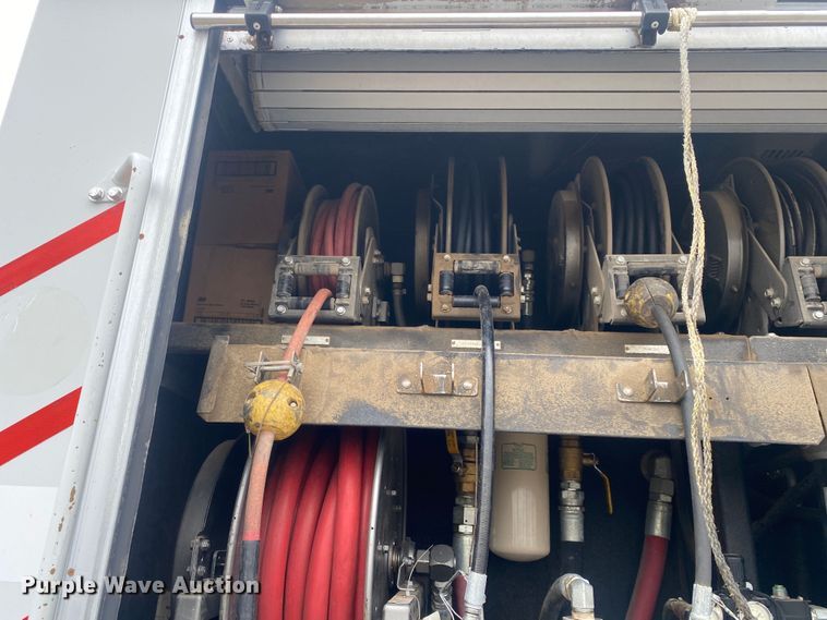 image for item JW9268 2013 Freightliner 114SD  fuel / lube truck