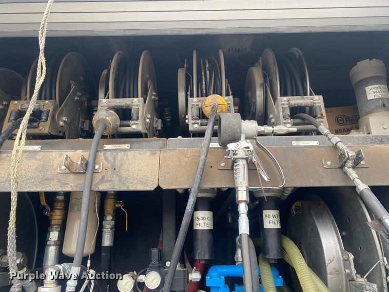 image for item JW9268 2013 Freightliner 114SD  fuel / lube truck