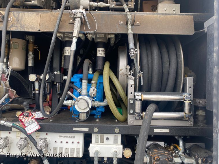 image for item JW9268 2013 Freightliner 114SD  fuel / lube truck