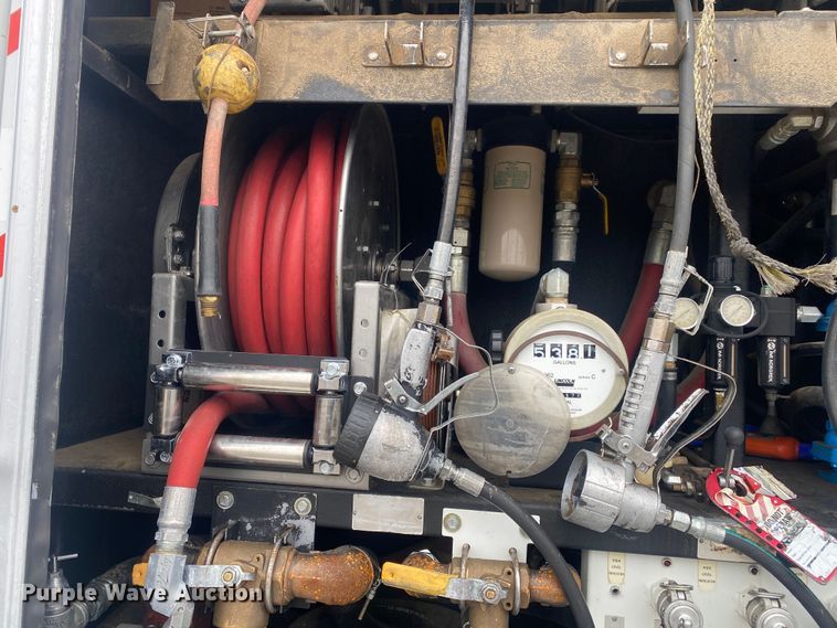 image for item JW9268 2013 Freightliner 114SD  fuel / lube truck