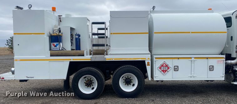 image for item JW9268 2013 Freightliner 114SD  fuel / lube truck