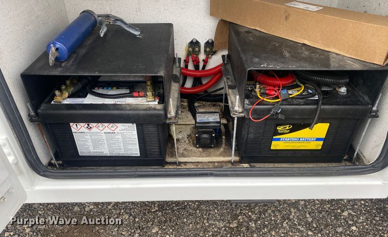 image for item JW9268 2013 Freightliner 114SD  fuel / lube truck