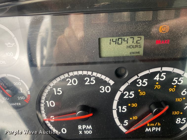 image for item JW9268 2013 Freightliner 114SD  fuel / lube truck