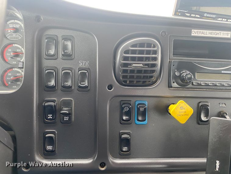 image for item JW9268 2013 Freightliner 114SD  fuel / lube truck