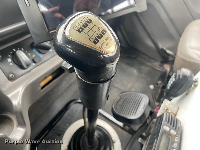 image for item JW9268 2013 Freightliner 114SD  fuel / lube truck