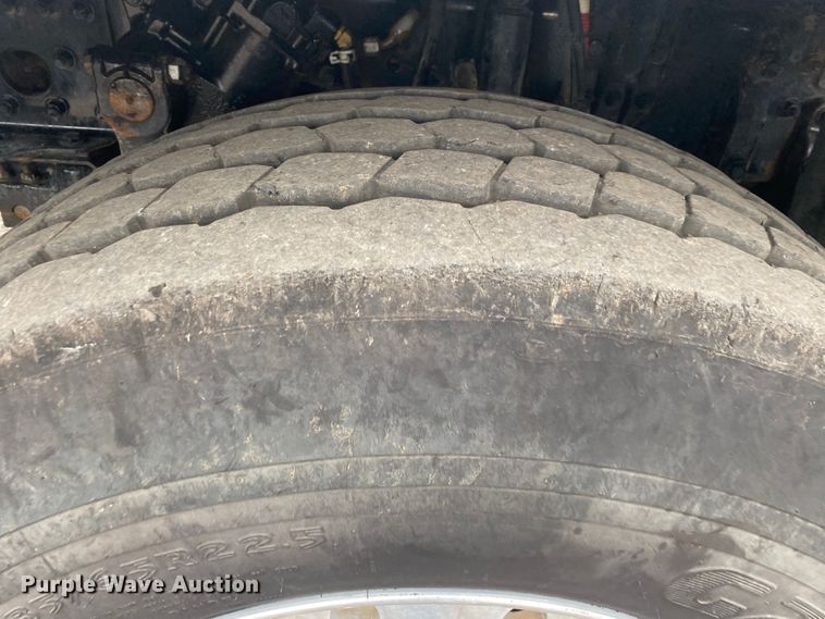 image for item JW9268 2013 Freightliner 114SD  fuel / lube truck