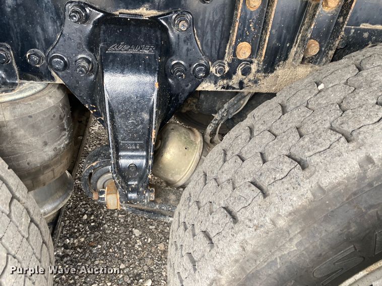 image for item JW9268 2013 Freightliner 114SD  fuel / lube truck