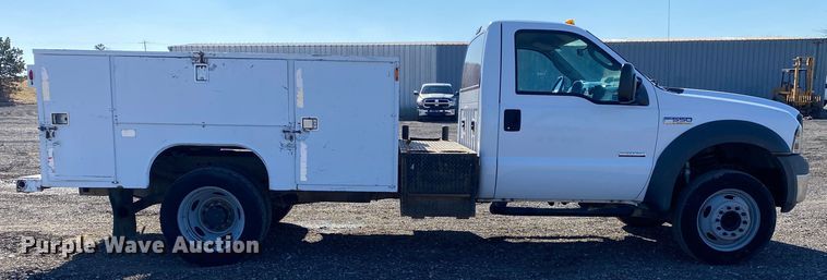 image for item JW9281 2005 Ford F550 Super Duty  utility / service truck