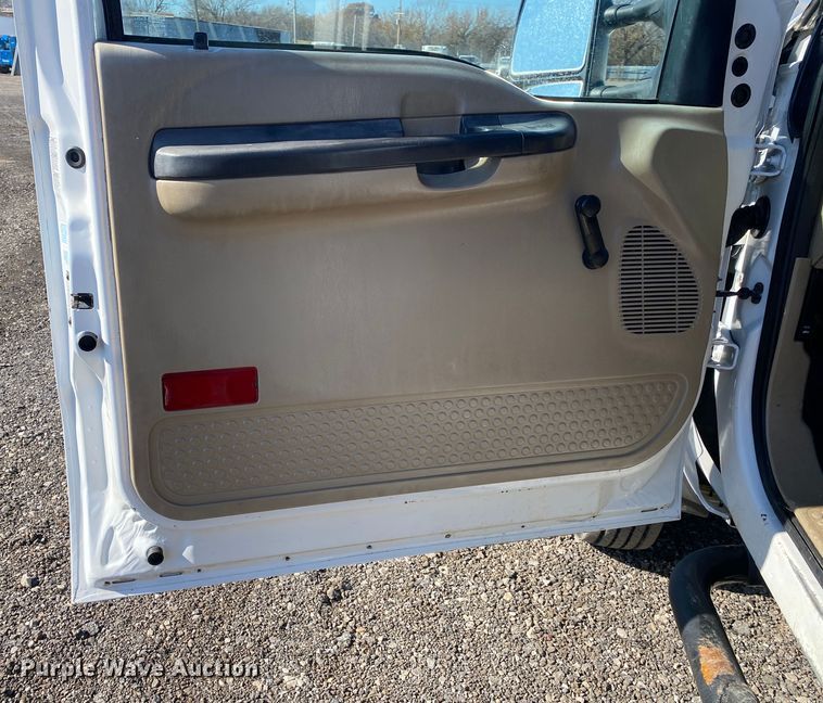 image for item JW9281 2005 Ford F550 Super Duty  utility / service truck