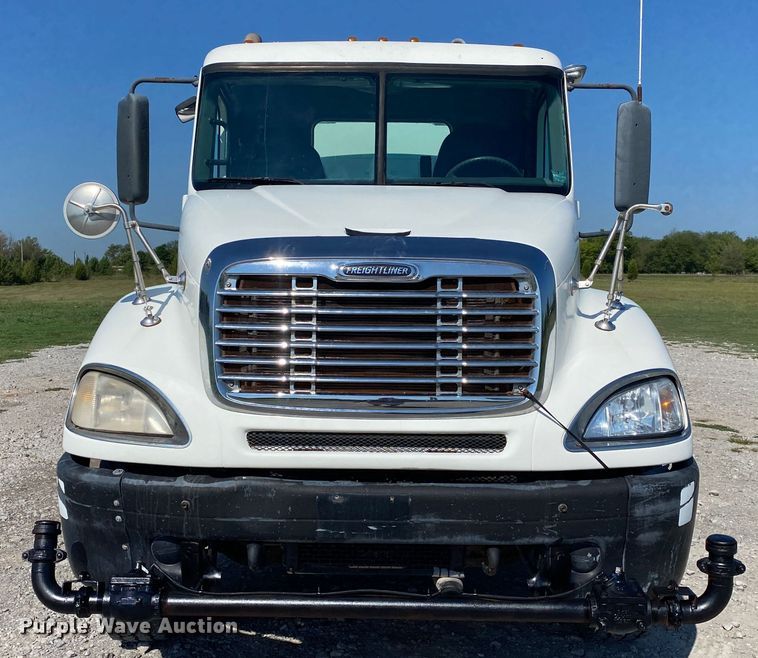 image for item JW9429 2006 Freightliner Columbia  water truck