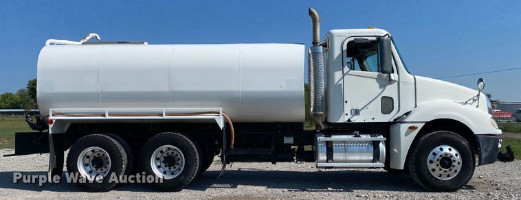 image for item JW9429 2006 Freightliner Columbia  water truck