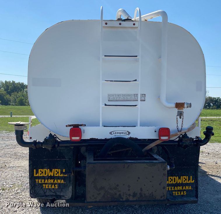 image for item JW9429 2006 Freightliner Columbia  water truck