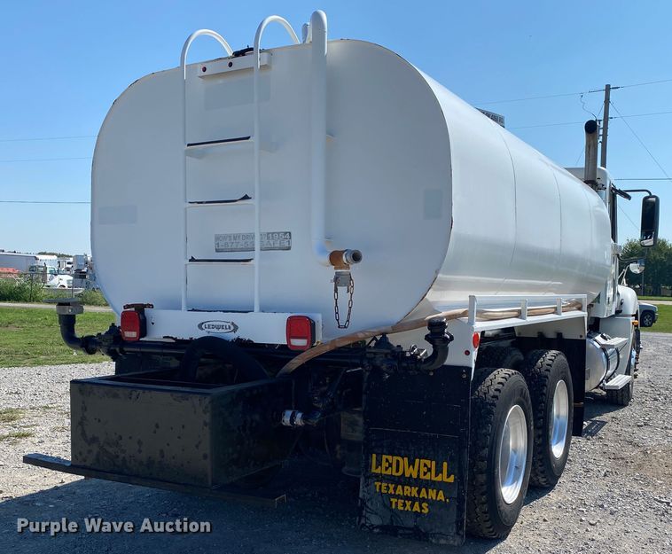 image for item JW9429 2006 Freightliner Columbia  water truck