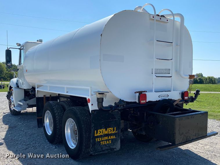 image for item JW9429 2006 Freightliner Columbia  water truck