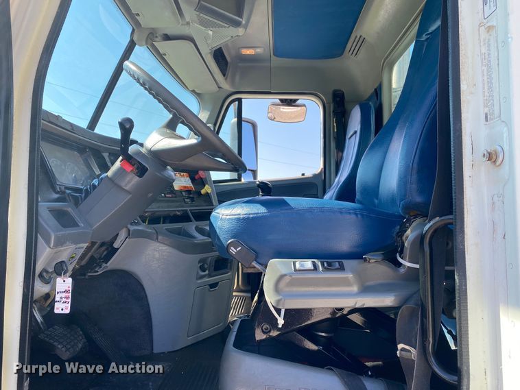 image for item JW9429 2006 Freightliner Columbia  water truck