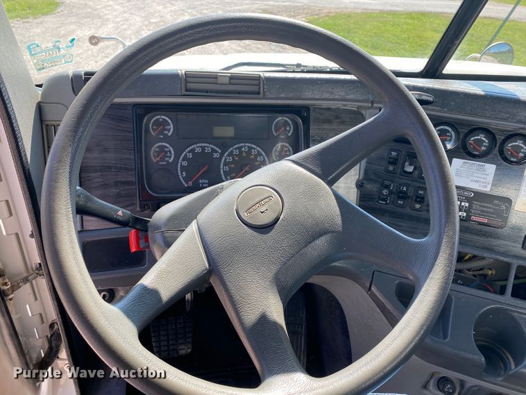 image for item JW9429 2006 Freightliner Columbia  water truck