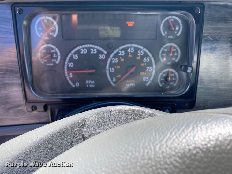 image for item JW9429 2006 Freightliner Columbia  water truck