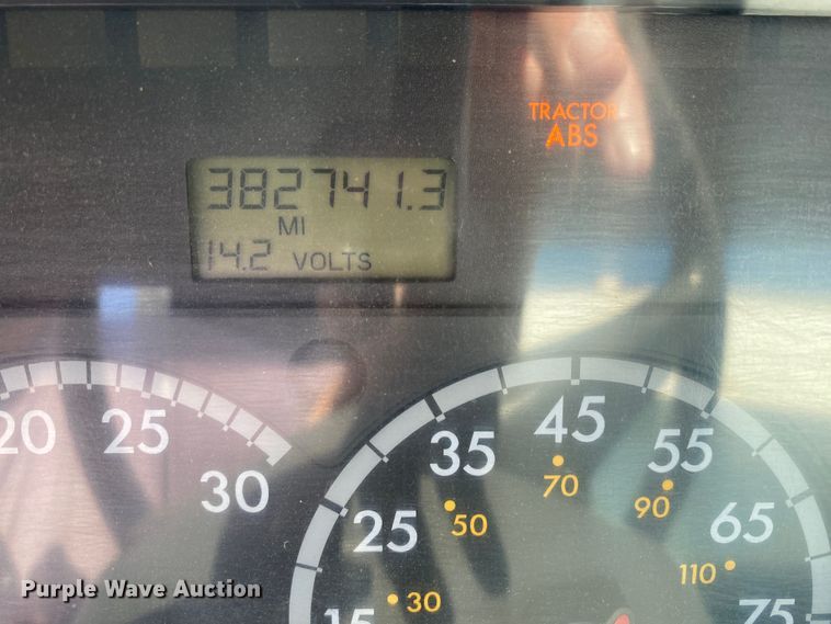 image for item JW9429 2006 Freightliner Columbia  water truck