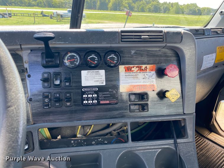 image for item JW9429 2006 Freightliner Columbia  water truck