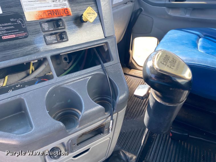 image for item JW9429 2006 Freightliner Columbia  water truck