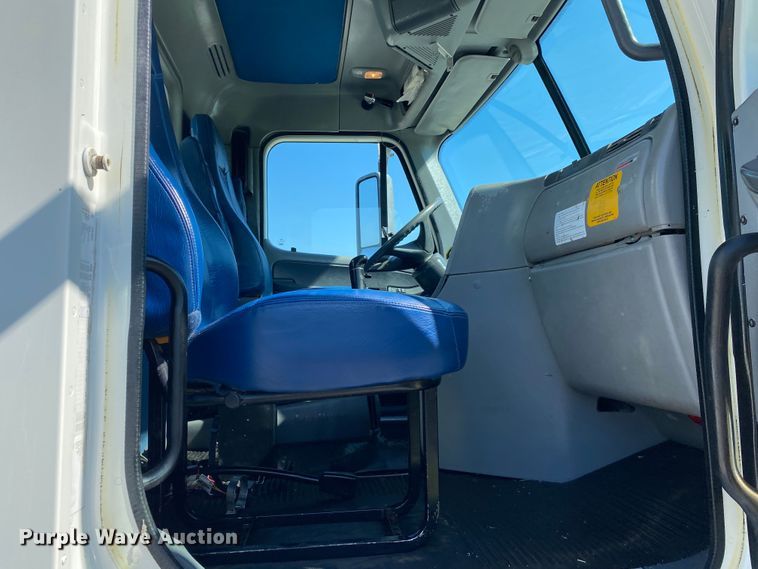 image for item JW9429 2006 Freightliner Columbia  water truck