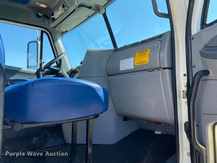 image for item JW9429 2006 Freightliner Columbia  water truck