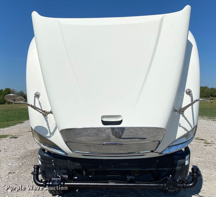 image for item JW9429 2006 Freightliner Columbia  water truck