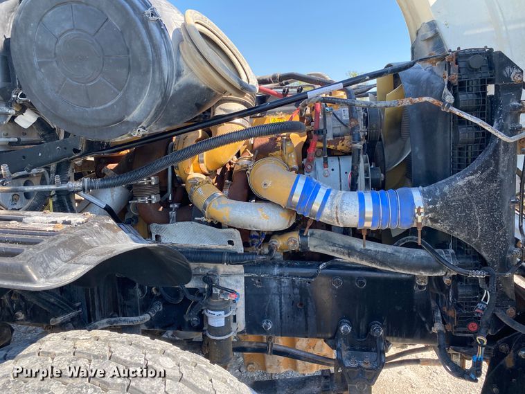 image for item JW9429 2006 Freightliner Columbia  water truck