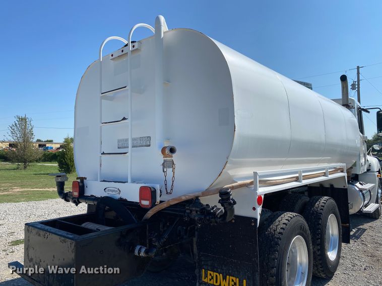 image for item JW9429 2006 Freightliner Columbia  water truck