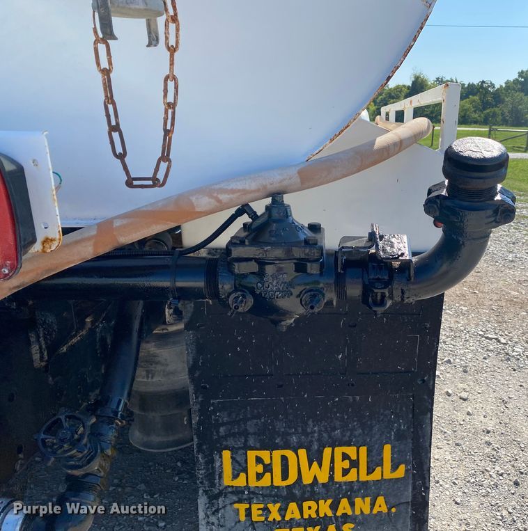 image for item JW9429 2006 Freightliner Columbia  water truck