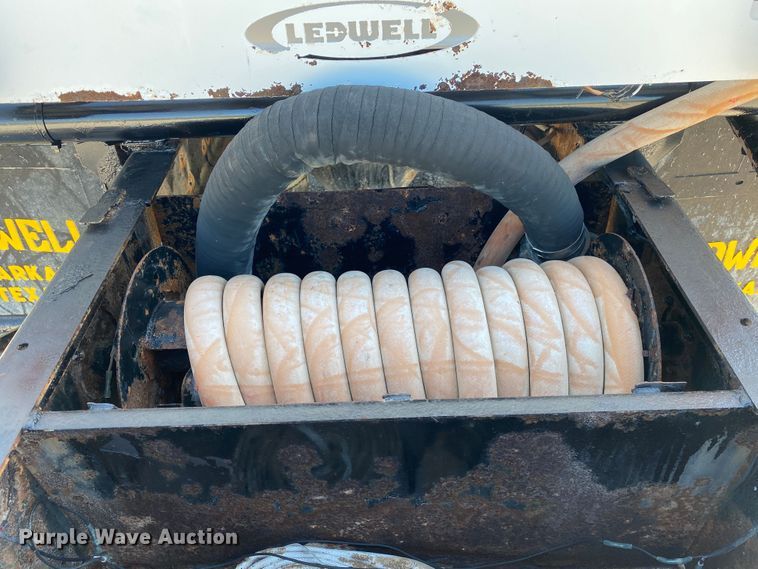 image for item JW9429 2006 Freightliner Columbia  water truck